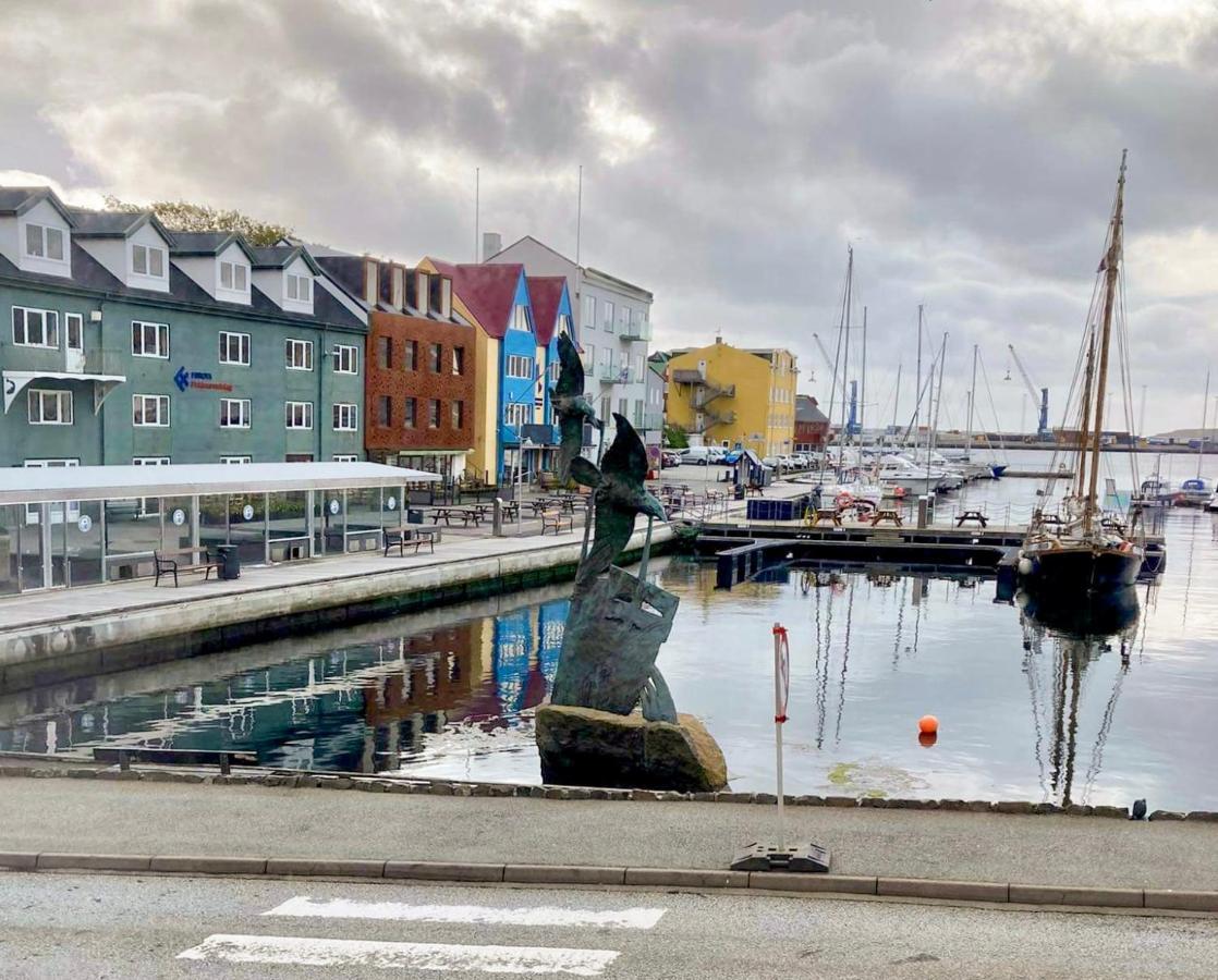 Guesthouse At The Boat Harbour トースハウン エクステリア 写真